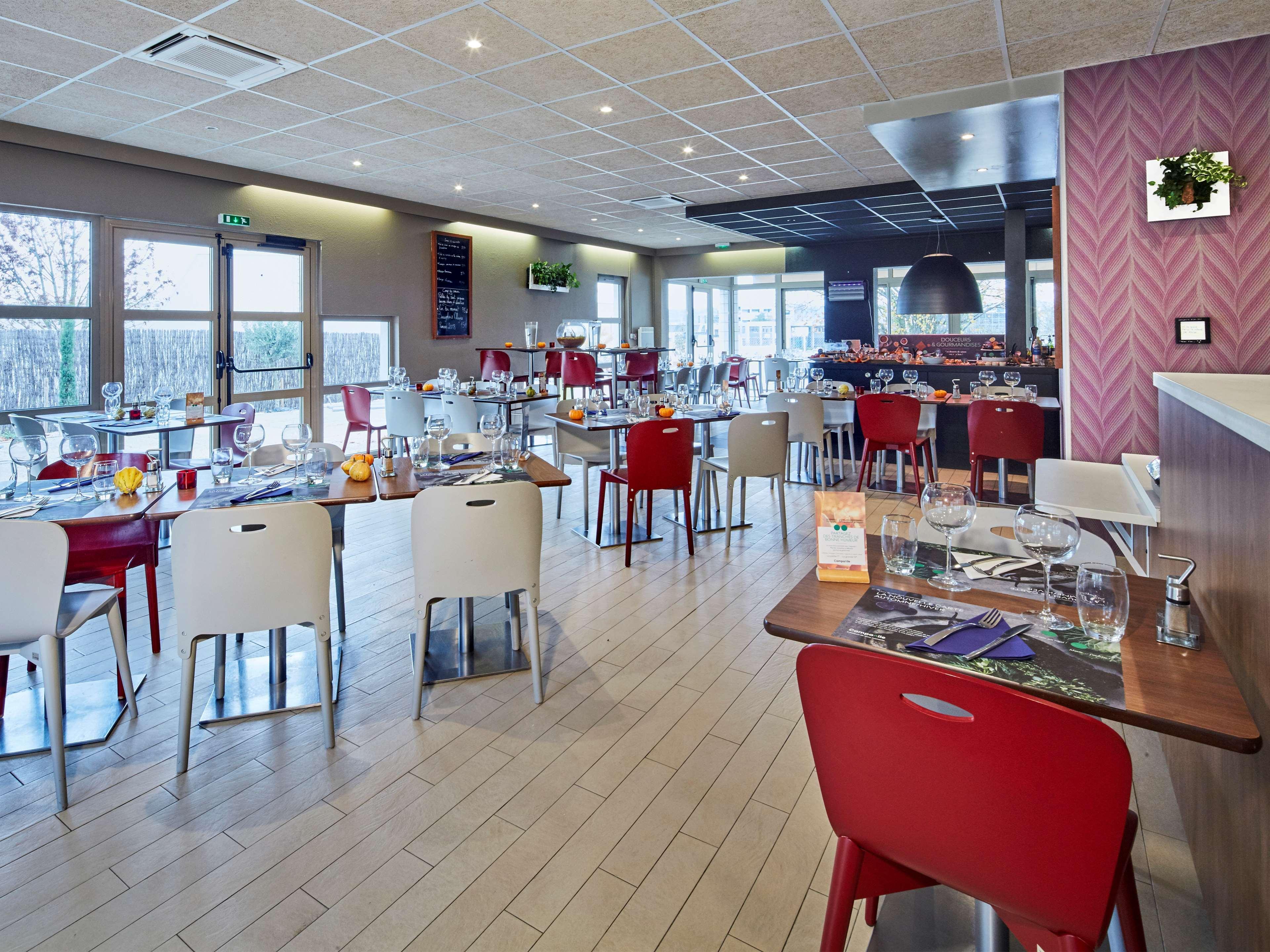 Campanile Dijon Nord - Toison D'Or Hotel Екстериор снимка